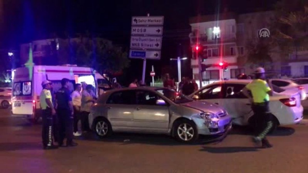Manisa'da Feci Kaza! İki otomobil çarpıştı: 7 yaralı