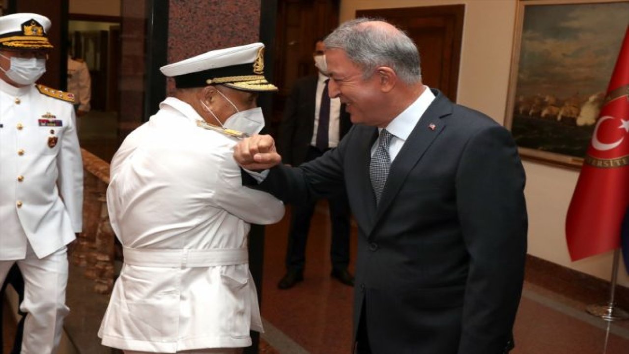 Bakan Akar, Libya Deniz Kuvvetleri Komutanı Abuhulia'yı kabul etti