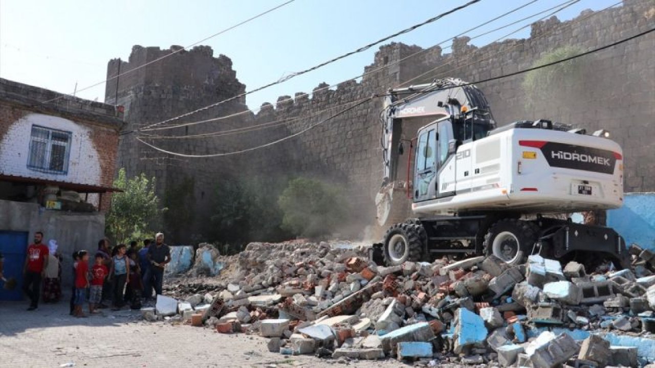 Diyarbakır surları, kaçak yapılardan arındırılıyor