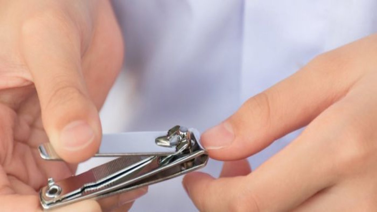 Tırnak Kesmek Abdesti Bozar mı? Namaz Kılınabilir Mi?