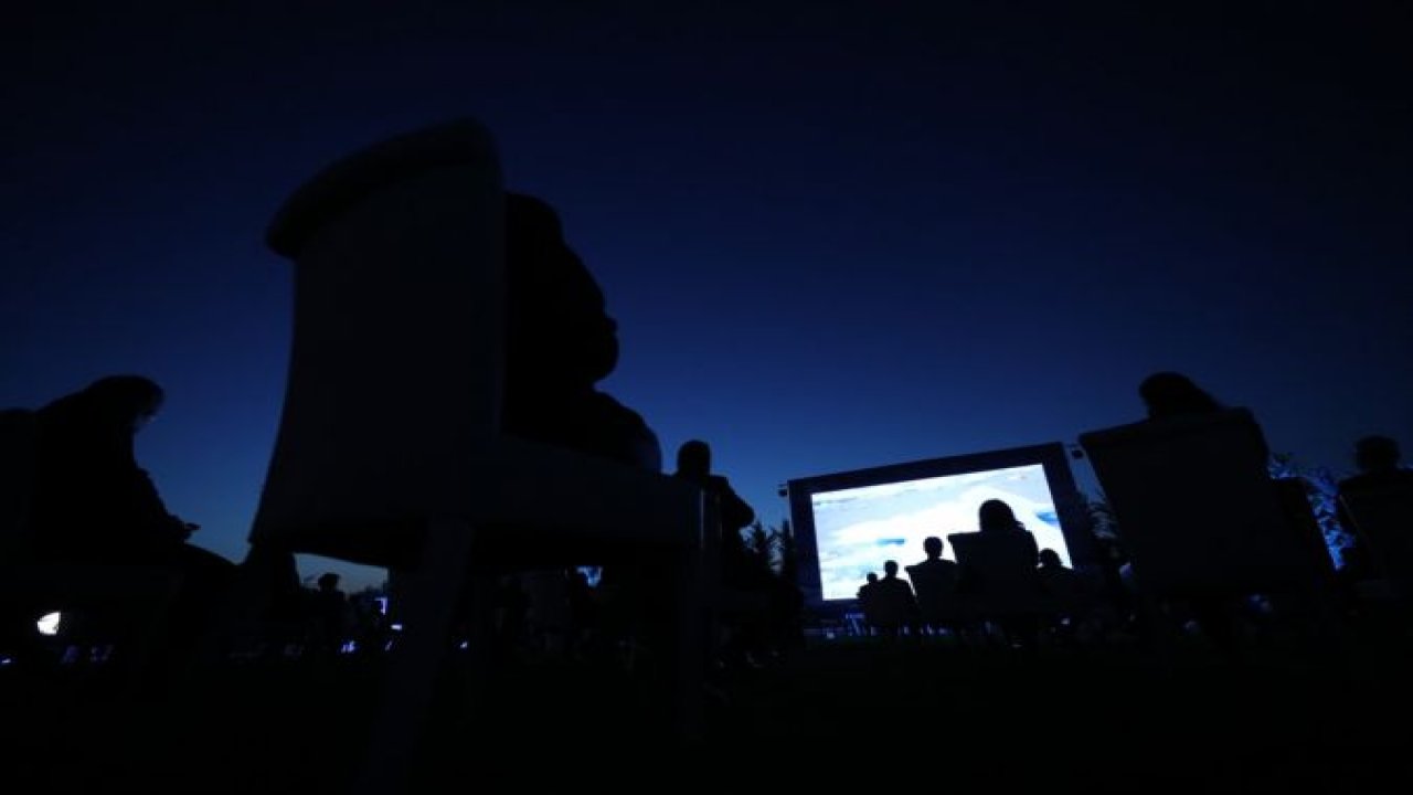 "Gezegenin Kara Kutusu: Antarktika Belgeseli"nin ilk gösterimi yapıldı