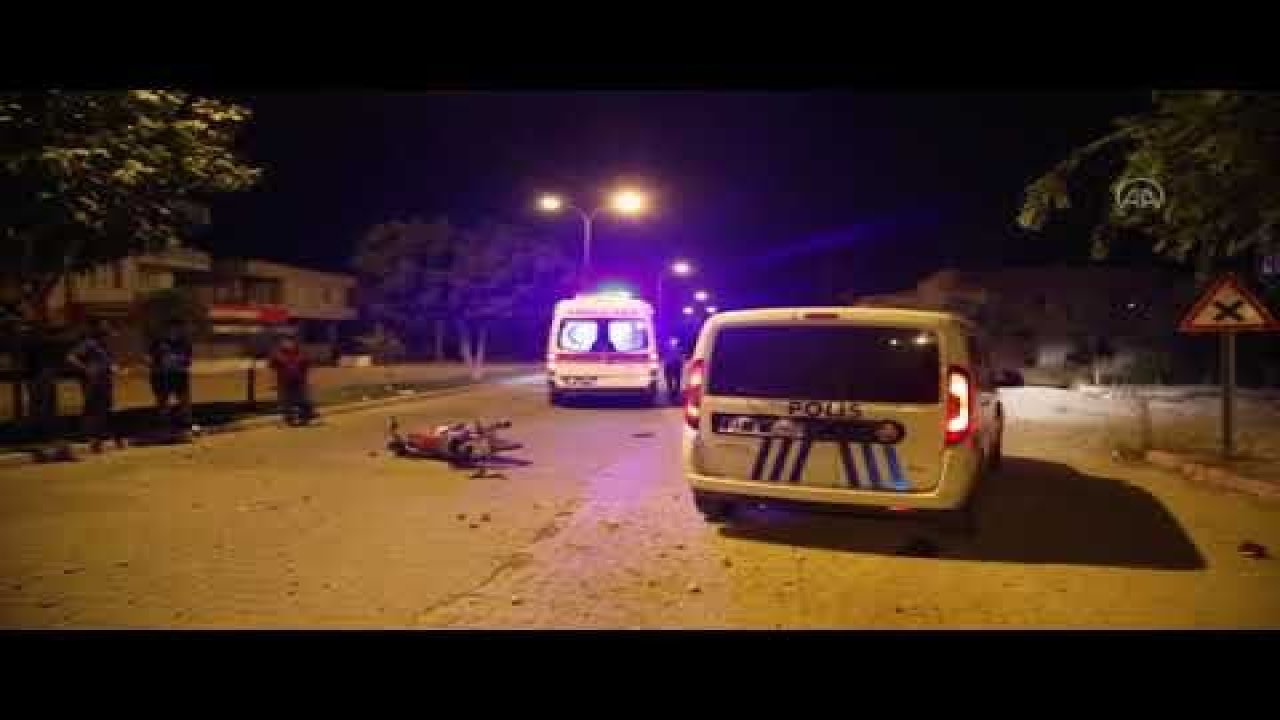İnşaat molozlarına çarpan motosiklet sürücüsü yaralandı - Video Haber