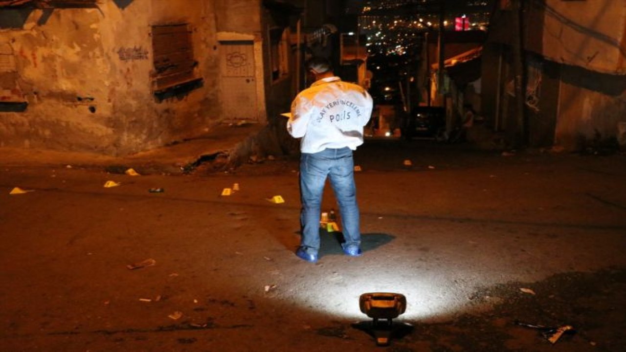 İzmir'de iki grup arasında çıkan silahlı kavgada 3 kişi yaralandı - Video