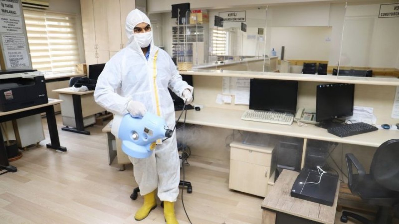 Ankara Esnaf ve Sanatkarlar Odaları Birliği'nde günde iki kez dezenfektan işlemi gerçekleştiriliyor