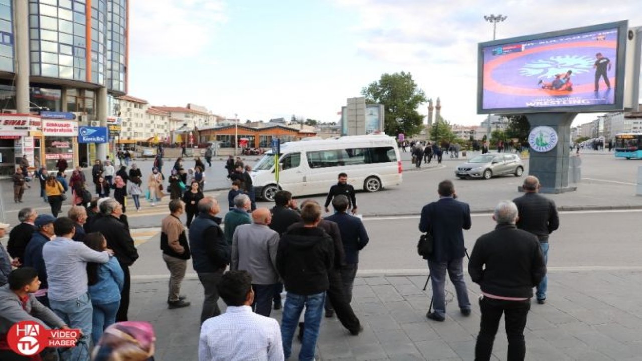 Hemşehrileri Taha Akgül’ü heyecanla izledi