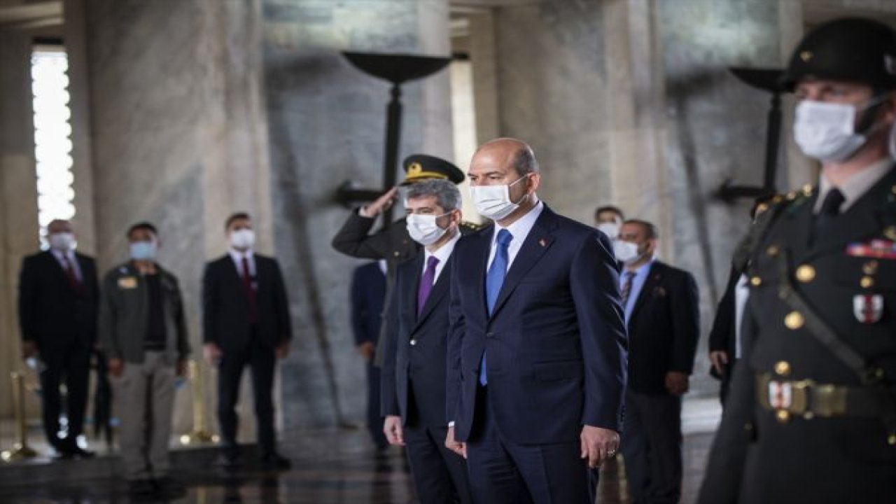 İçişleri Bakanı Soylu ve beraberindeki heyet Anıtkabir'i ziyaret etti