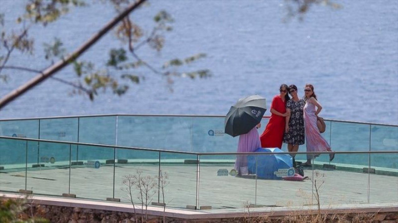 Antalya 3 Ayda 571 Bin Turist Ağırladı