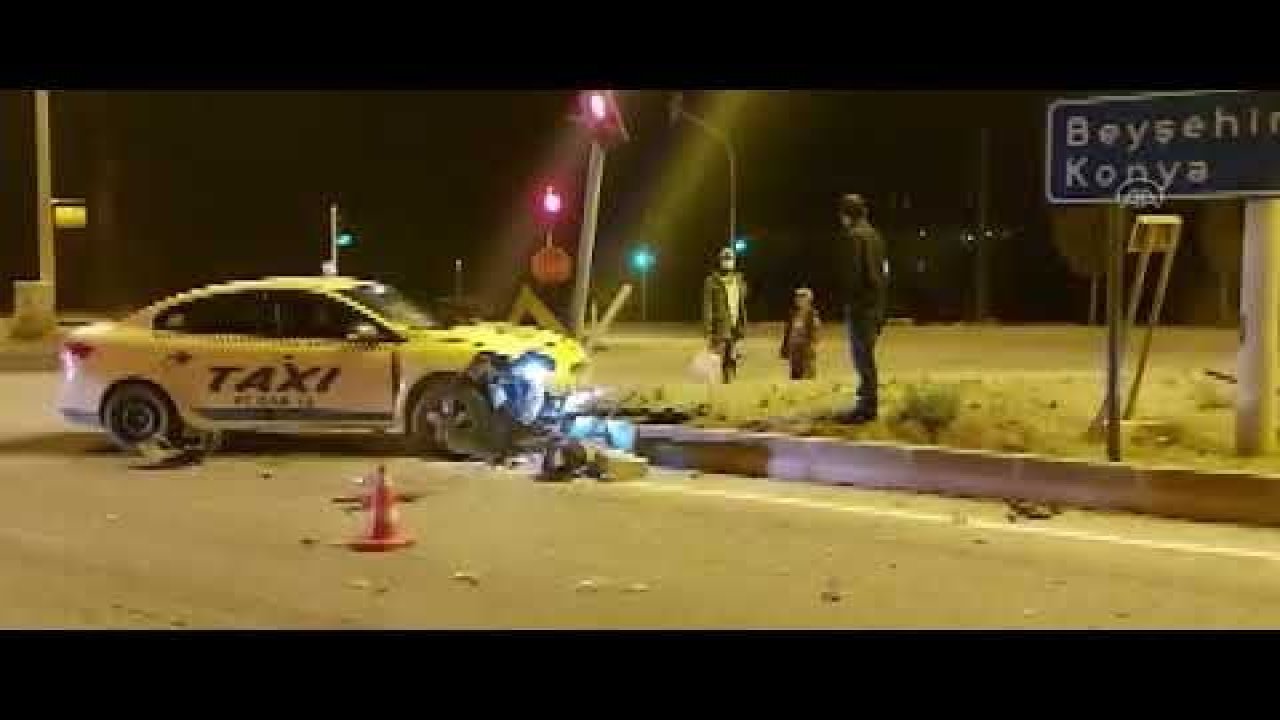 Ticari taksiyle motosiklet çarpıştı: 1 ölü, 3 yaralı