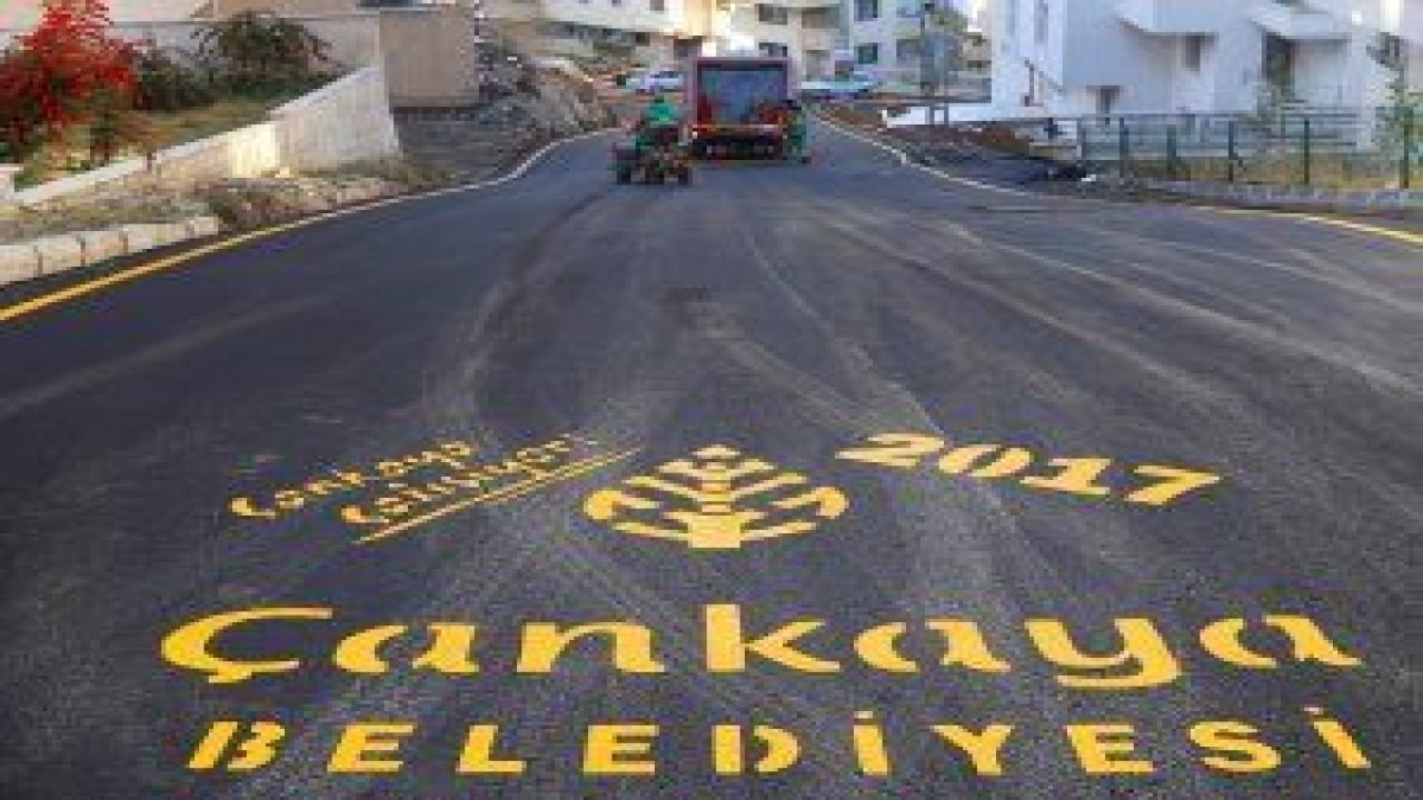 Hava koşullarının iyi gitmesini fırsat bilen Çankaya Belediyesi, asfalt sezonunu kapatmadı