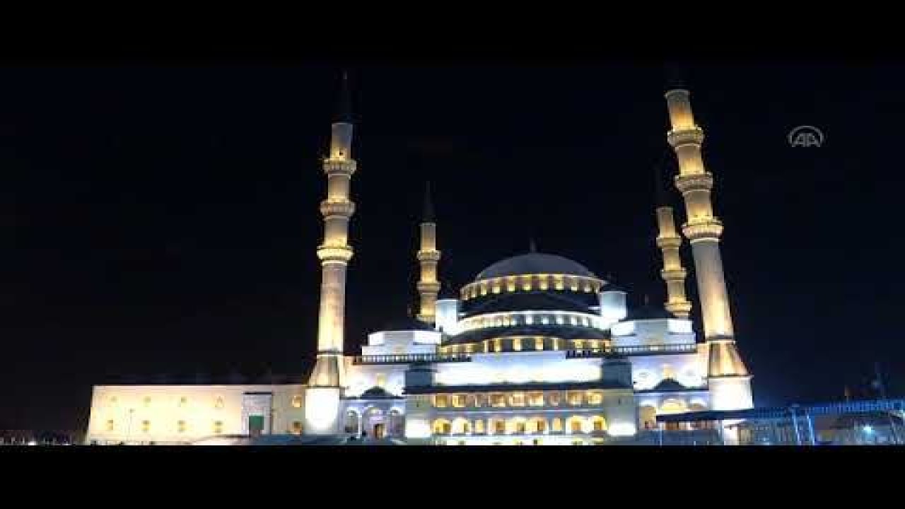 Ankara'da Mevlit Kandili'nde camilerden salavat sesleri yükseldi