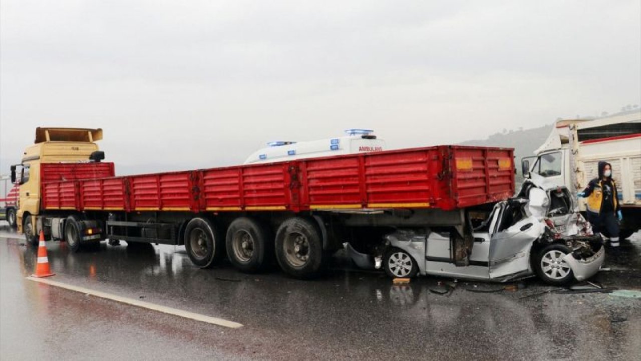 İzmir'de 9 aracın karıştığı zincirleme trafik kazasında 10 kişi yaralandı
