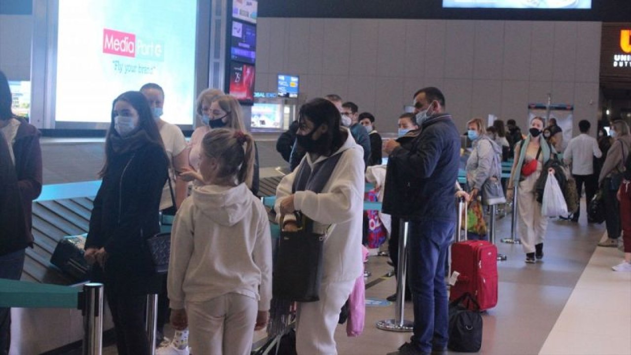 Rus Azur Havayolları'nın Novosibirsk-İstanbul charter seferleri başladı