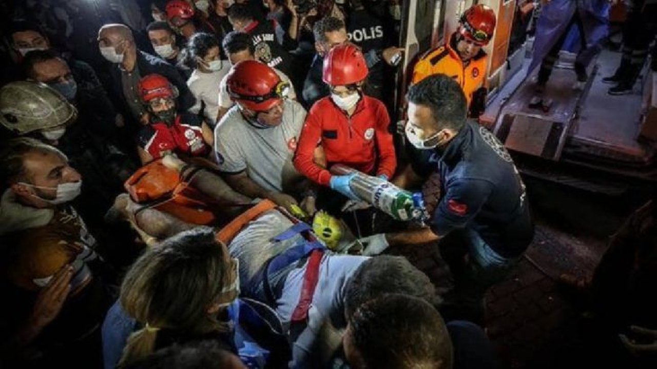 İzmir'de 17 saat sonra enkaz altındaki 2 kişiye daha ulaşıldı