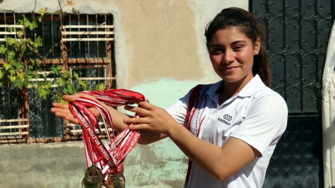 Köyde toprak yolda antrenman yapan genç atlet Gülistan'ın hayali milli takım