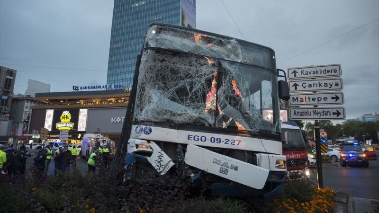 Ankara'da iki otobüsün karıştığı trafik kazasında 17 kişi yaralandı