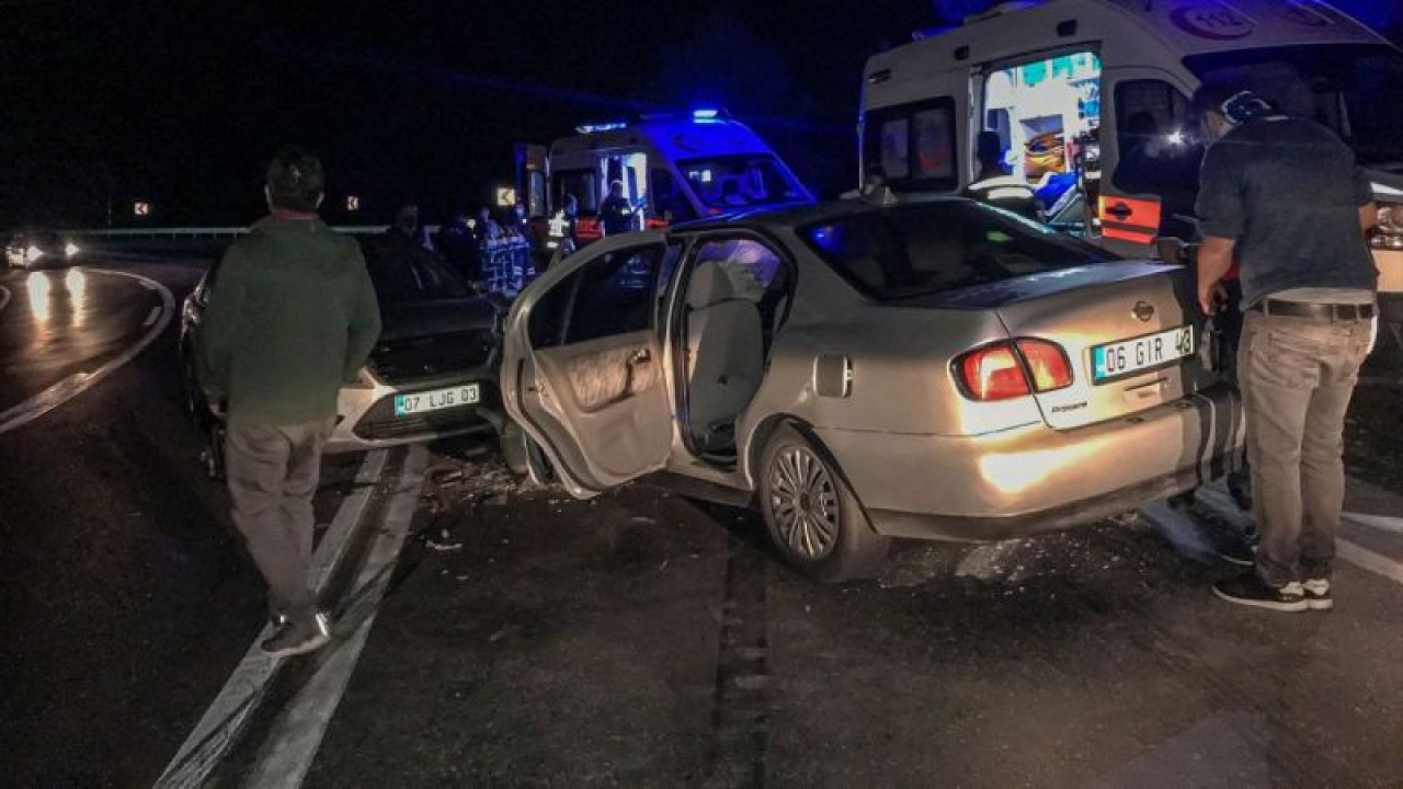 Antalya'da iki otomobil çarpıştı: 3 yaralı