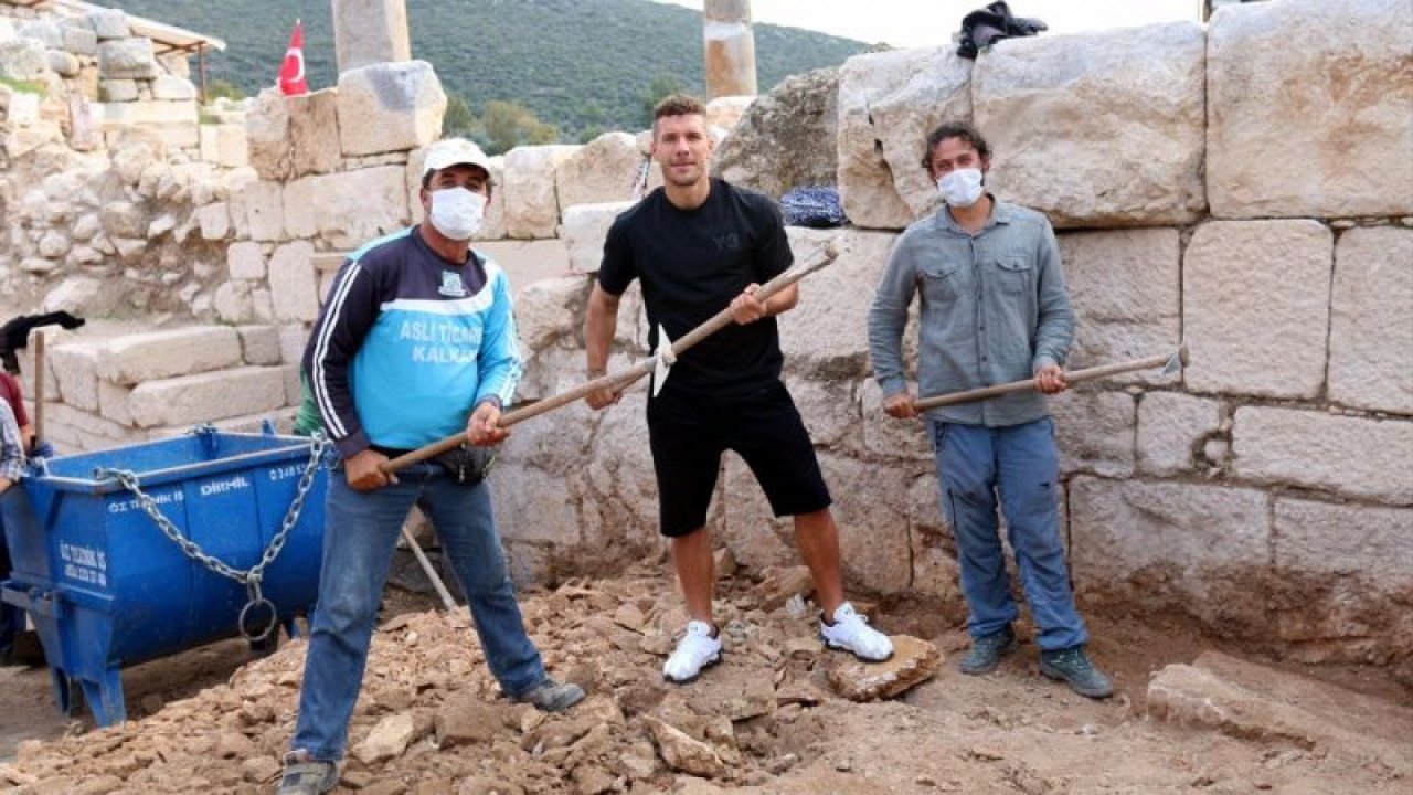 Antalyasporlu Podolski, Patara'nın tanıtımı için objektif karşısına geçti