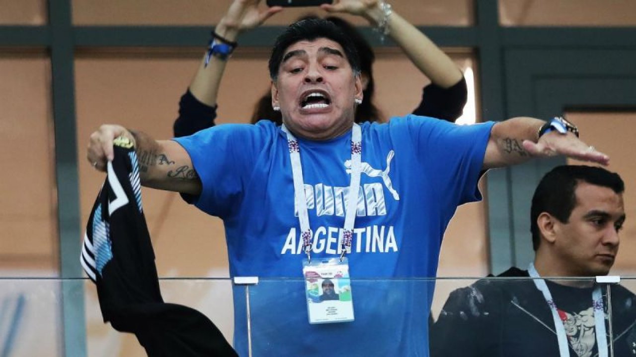 Maradona öldü mü? Dünyaca ünlü futbolcu Diego Armando Maradona kaç yaşında öldü?