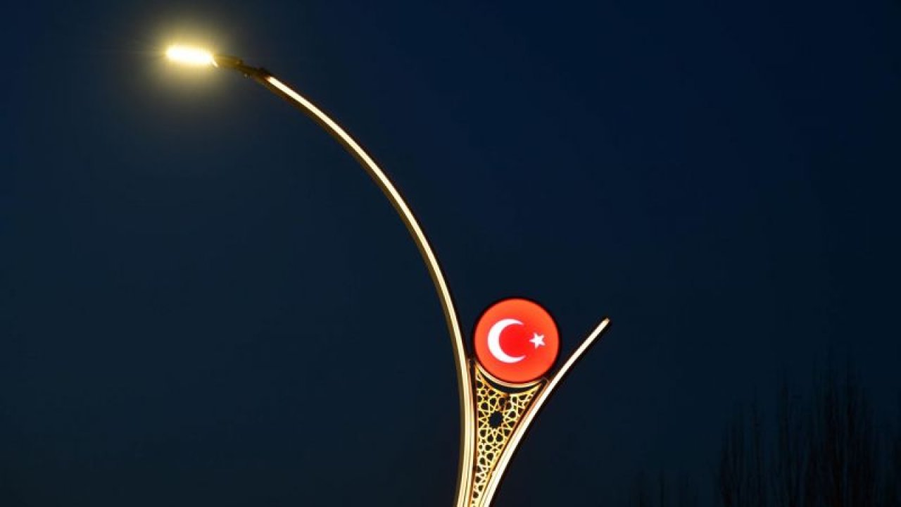 Ankara Mamak’ta Ay-yıldızla  görsel şölen