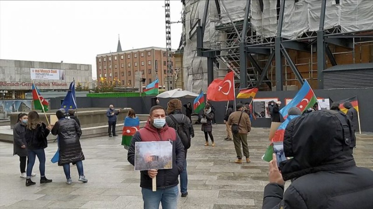 Almanya'da Azerbaycan'a büyük destek mitingi