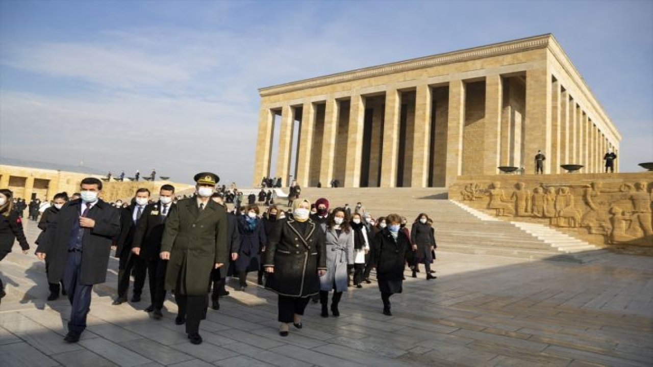 Bakan Selçuk ve beraberindeki heyet Anıtkabir'i ziyaret etti