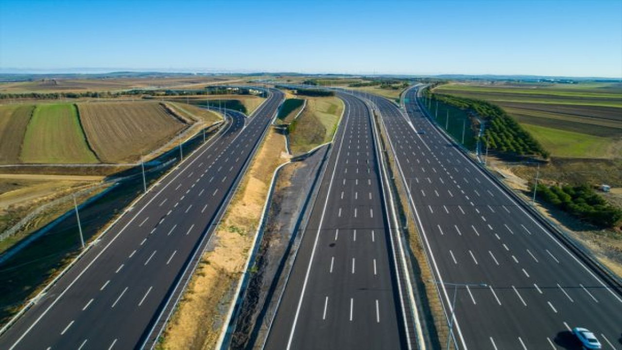 Bakan Karaismailoğlu: "Bölünmüş yollar ülkeye yıllık 18,5 milyar lira tasarruf sağlıyor"