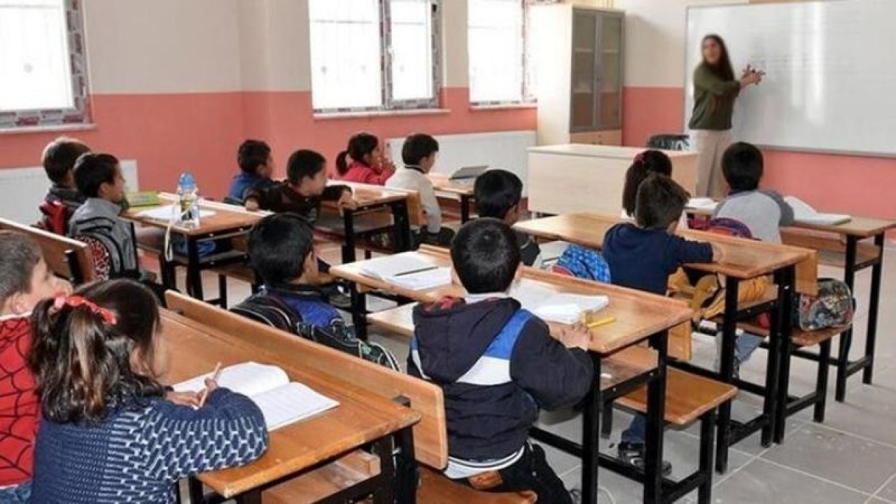 Milli Eğitim Bakanı Selçuk, canlı yayında soruları yanıtladı! Okullar ne zaman açılacak?