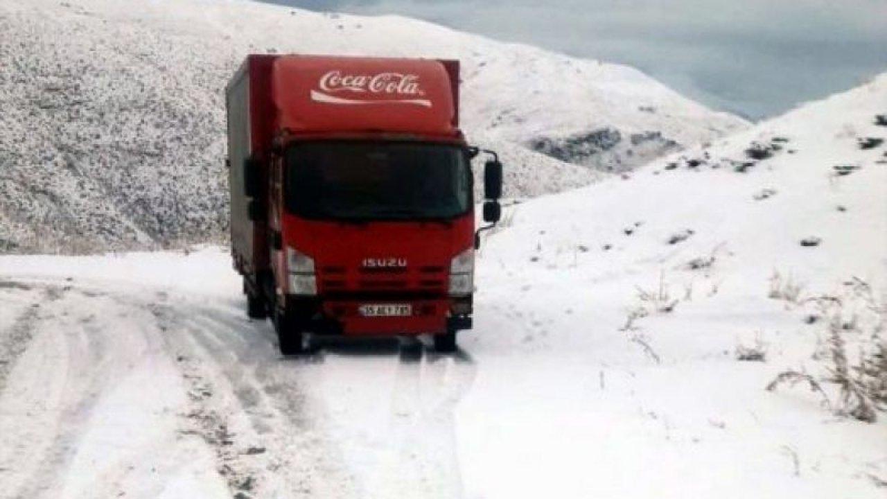 Siirt'te karda mahsur kalan 5 araç kurtarıldı