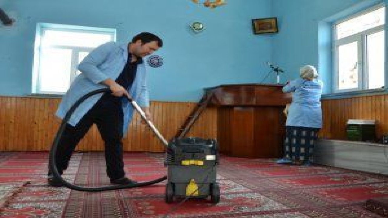 Kahramankazan Belediyesi temizlik ekipleri, Kurban Bayramı nedeniyle temizlik çalışmalarını artırdı