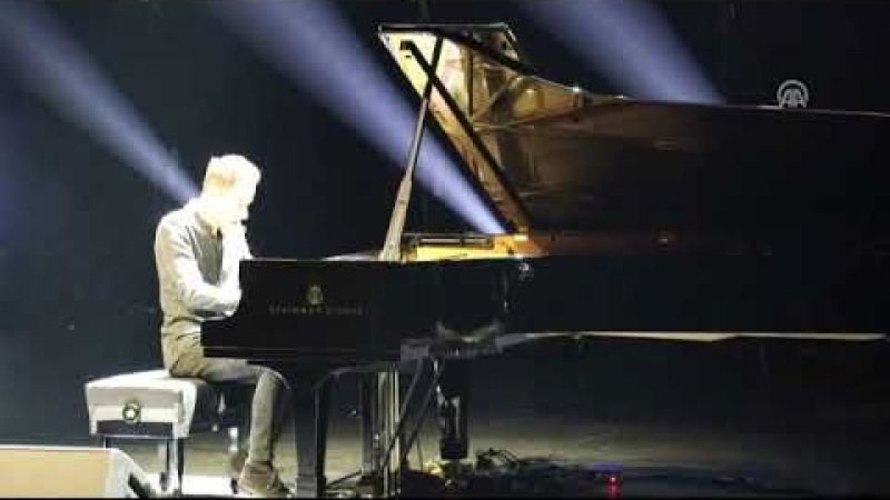 Guinness'in En hızlı piyanisti İstanbul'da konser verdi