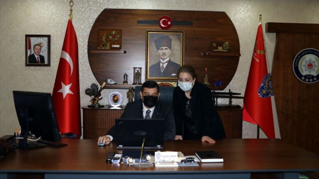 Çankırı Emniyet Müdürü Sadettin Aksoy ile eşi, AA'nın "Yılın Fotoğrafları" oylamasına katıldı