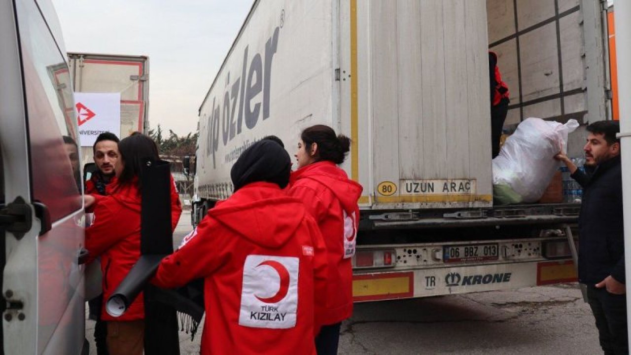 Türk Kızılay'ının Azerbaycan ve Bosna Hersek'e insani yardım taşıyan tırları yola çıktı