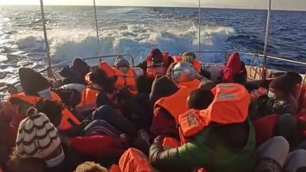 Muğla'da Türk kara sularına itilen 27 sığınmacı kurtarıldı