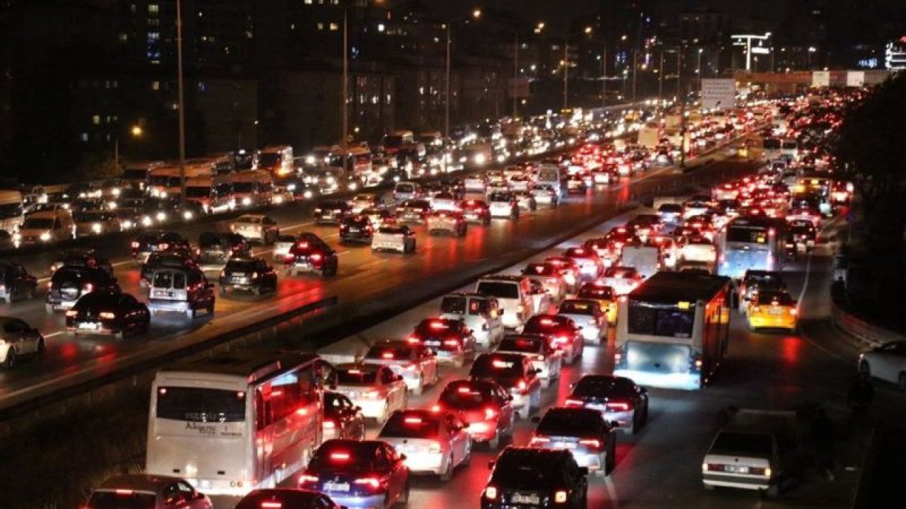 İstanbul'da sokağa çıkma kısıtlaması öncesi hareketlilik