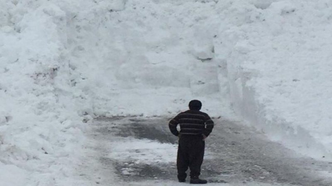 Hakkari-Şırnak karayoluna inen çığlar temizlendi