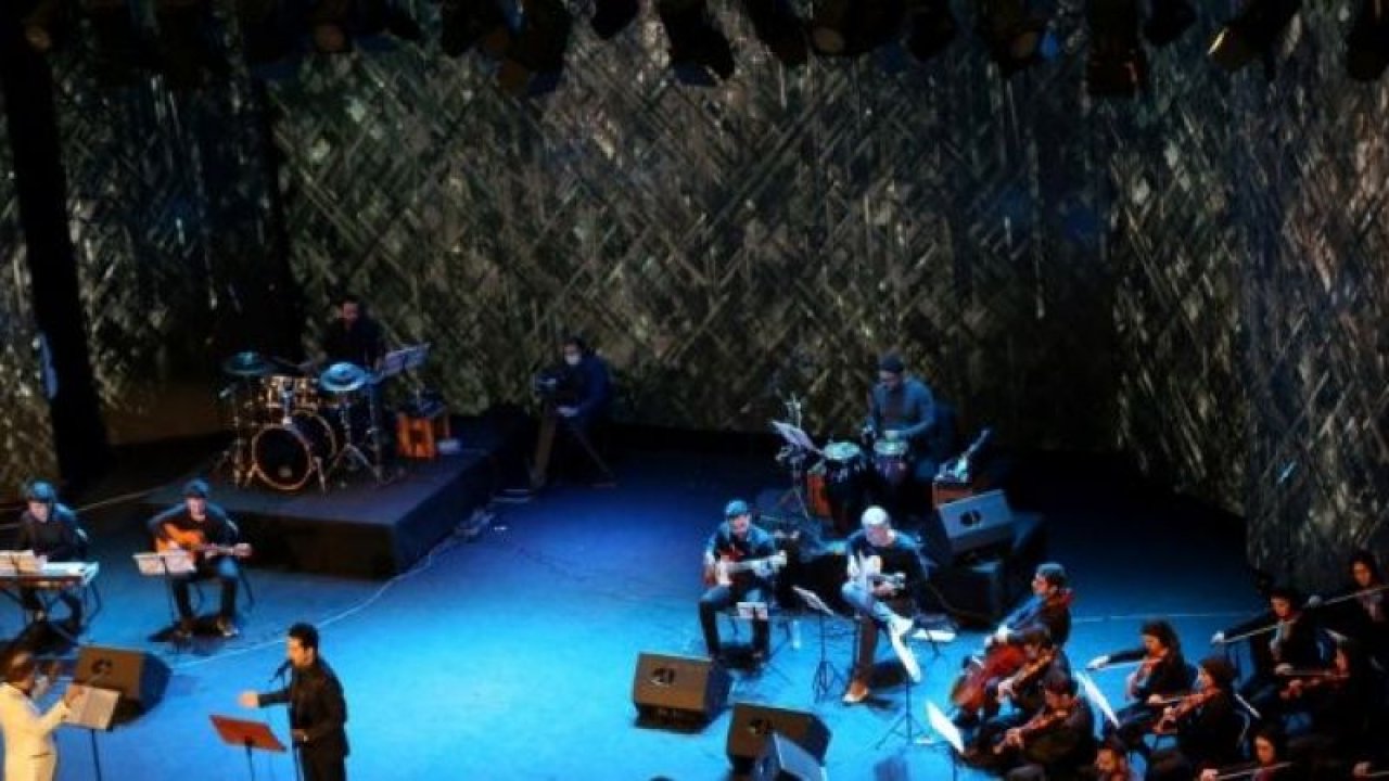 İran'da korona günlerinde online konser düzenleniyor