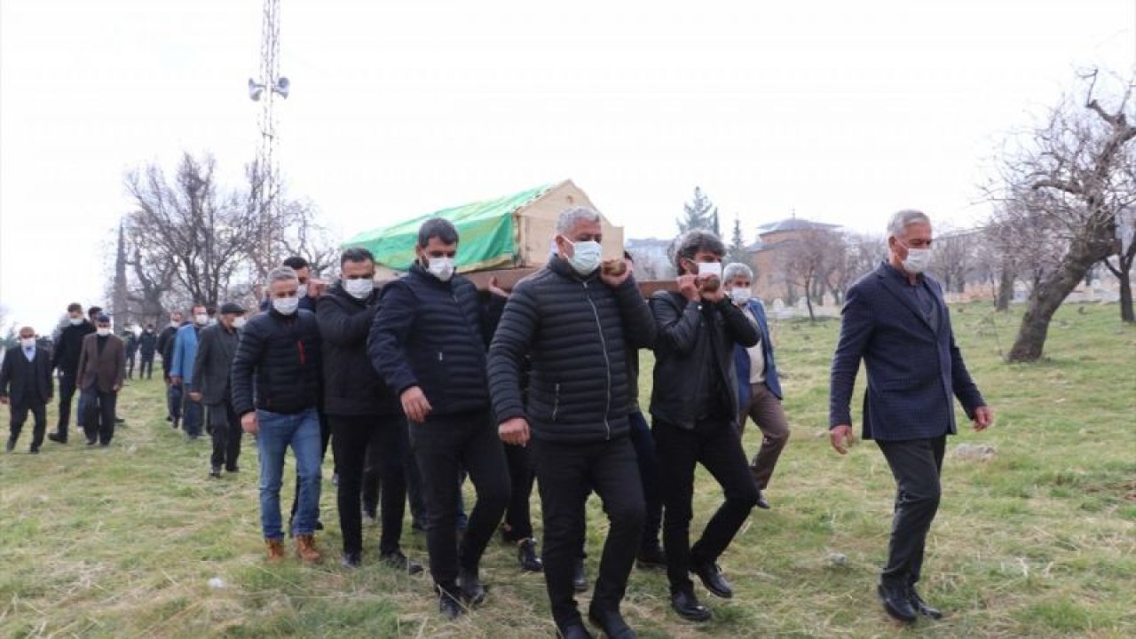 Gaziantep'te hastanede çıkan yangında hayatını kaybeden Mehmet Reşit Seydanoğlu toprağa verildi
