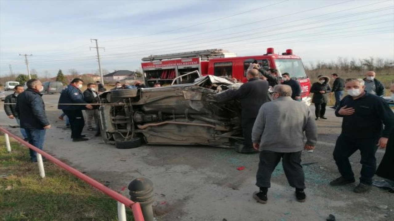 Samsun'da korkunç kaza! Minibüsle çarpışan otomobilin sürücüsü ağır yaralandı