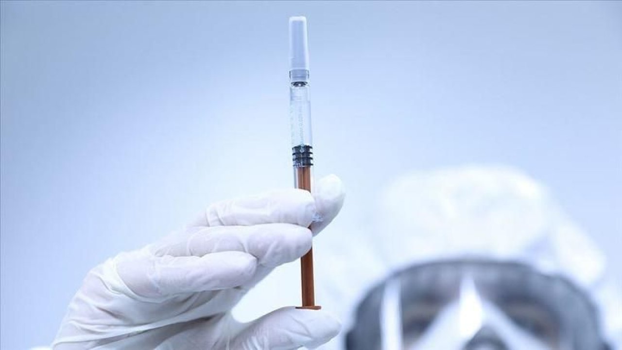 İngiltere, Oxford Üniversitesinin geliştirdiği Kovid-19 aşısının yaygın kullanımına onay verdi