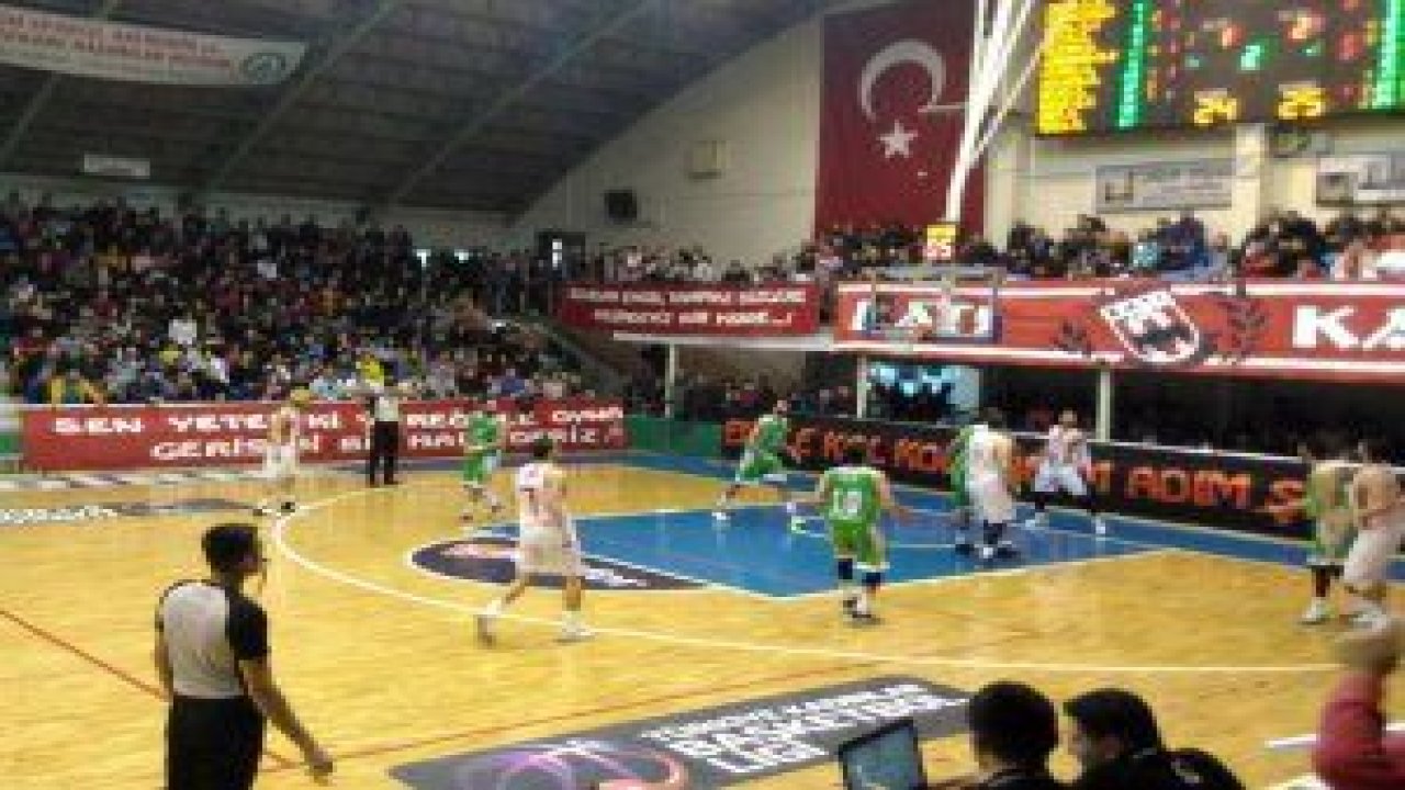 Mamak Belediyesi Basketbol Takımı, Edirne Belediyesi Basketbol Takımı’na son saniye basketiyle 72-71 mağlup oldu