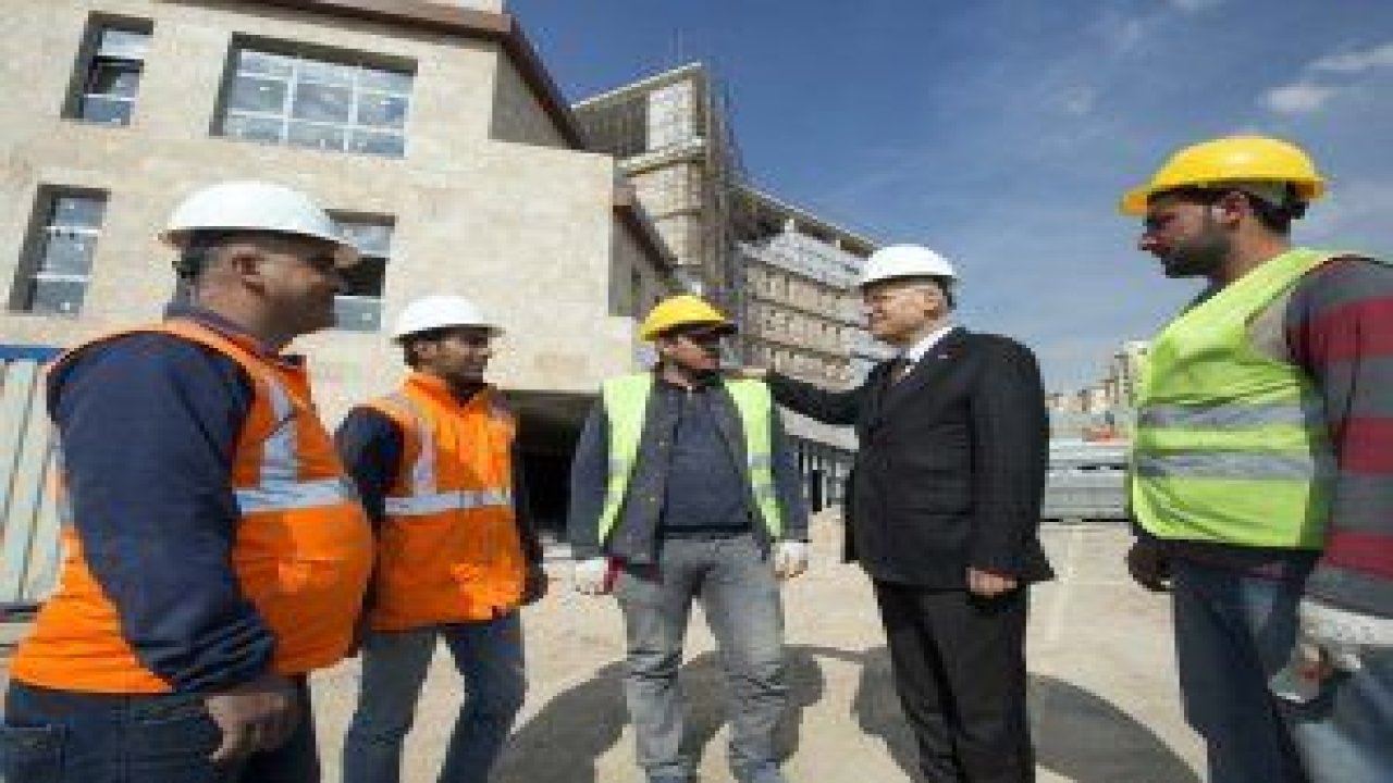 Fethi Yaşar, çalışanların 1 Mayıs Emek ve Dayanışma Günü’nü kutladı