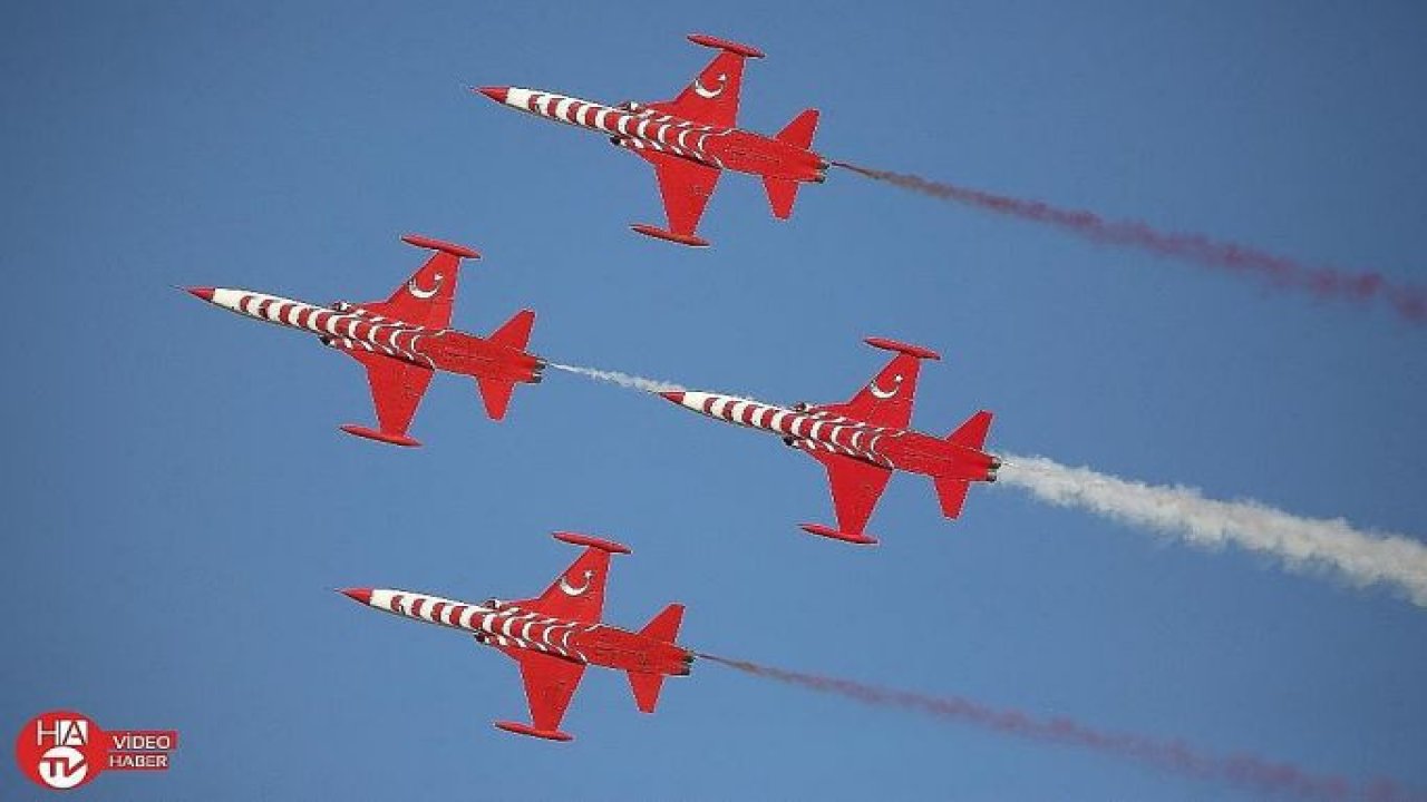 Solo Türk ve Türk Yıldızları 100. yıl için uçtu