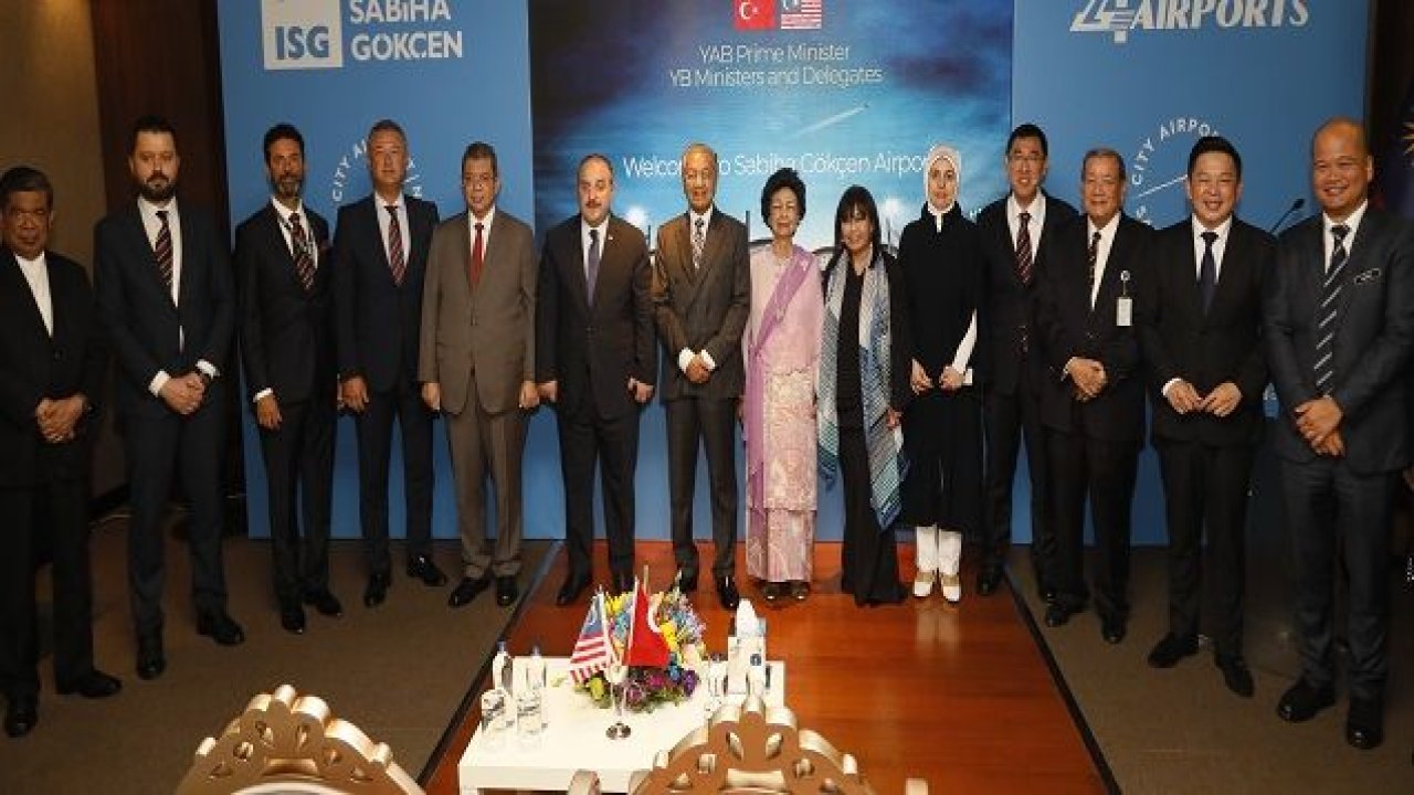 Malezya Başbakanı Muhammed’ten Sabiha Gökçen’e ziyaret