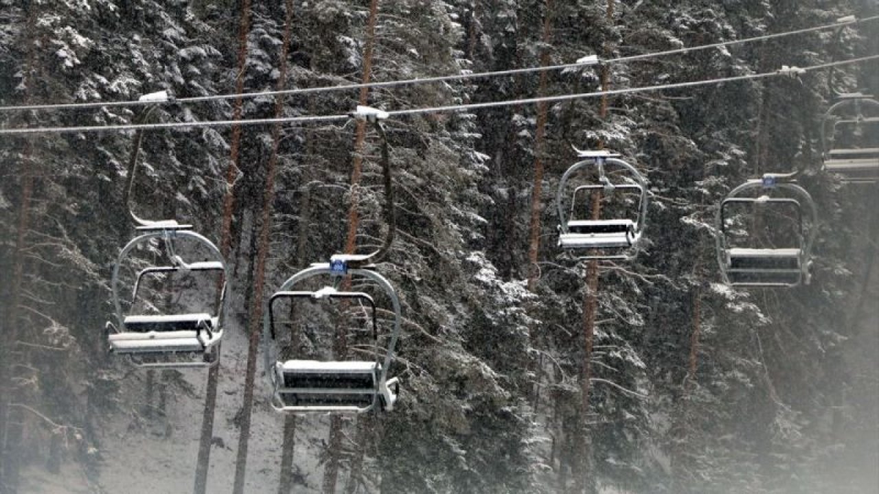 Yıldıztepe Kayak Merkezi kar yağışının ardından beyaza büründü