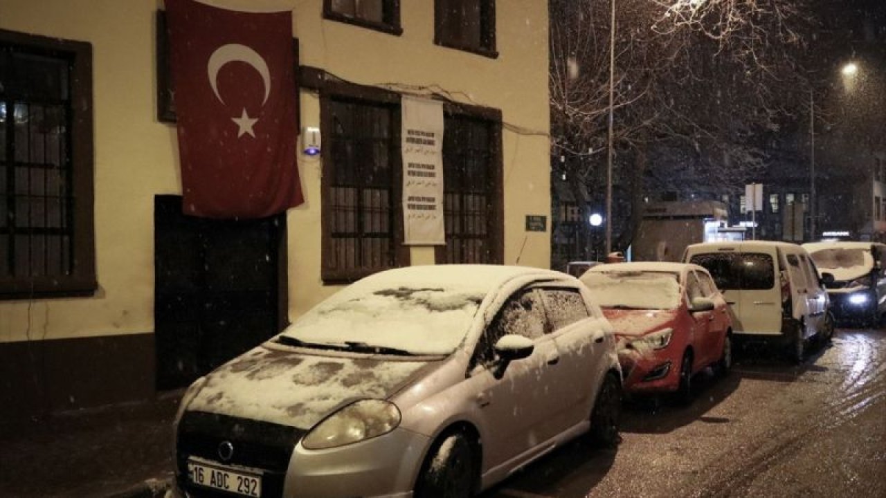 Bursa'da kar yağışı etkili oluyor! Kar kalınlığı 3 cm ulaştı
