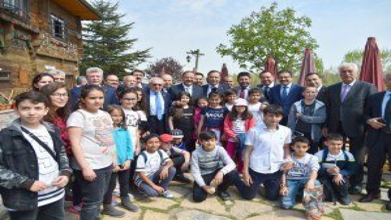 Bakan Özhaseki ve AK Partili Milletvekilleri Altınköy Açık Hava Müzesi'ni ziyaret etti