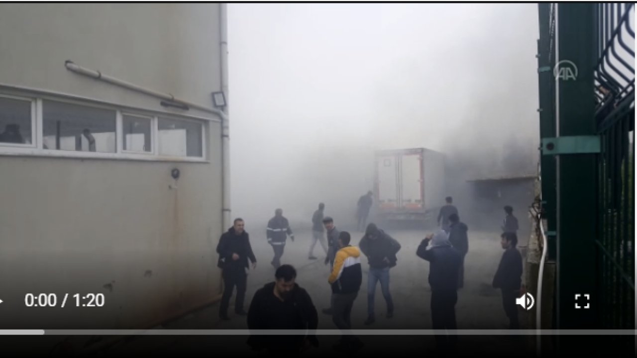 Arnavutköy'de ayakkabı fabrikasında yangın çıktı