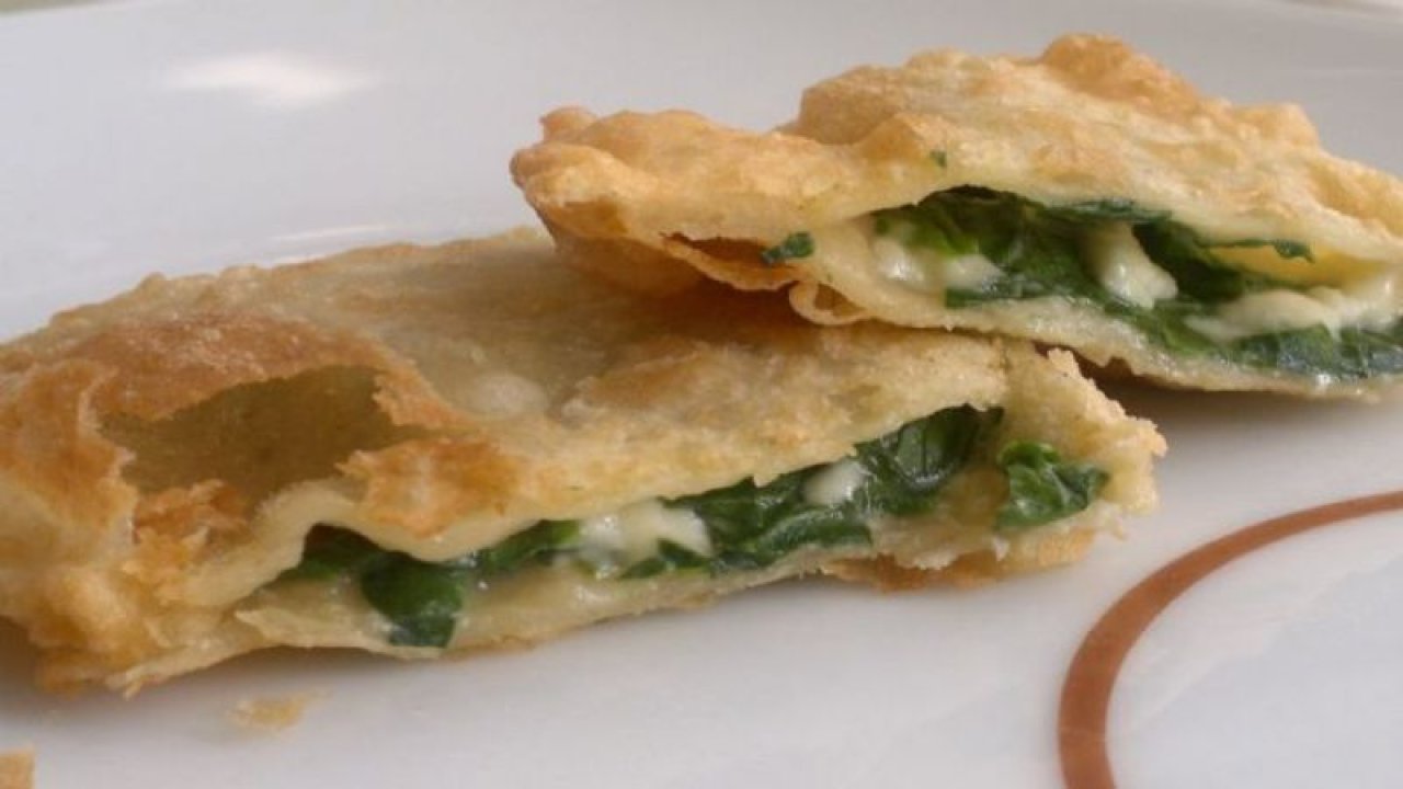 En Lezzetli Çiğ Börek Tarifi! Ispanaklı Çiğ Börek Nasıl Yapılır? Malzemeleri Nelerdir?