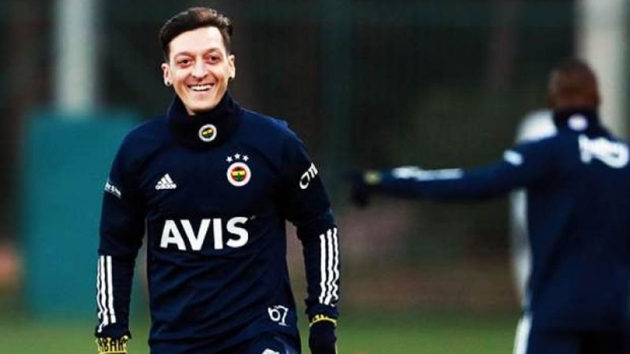 Mesut Özil Fenerbahçe'de İlk Antrenman