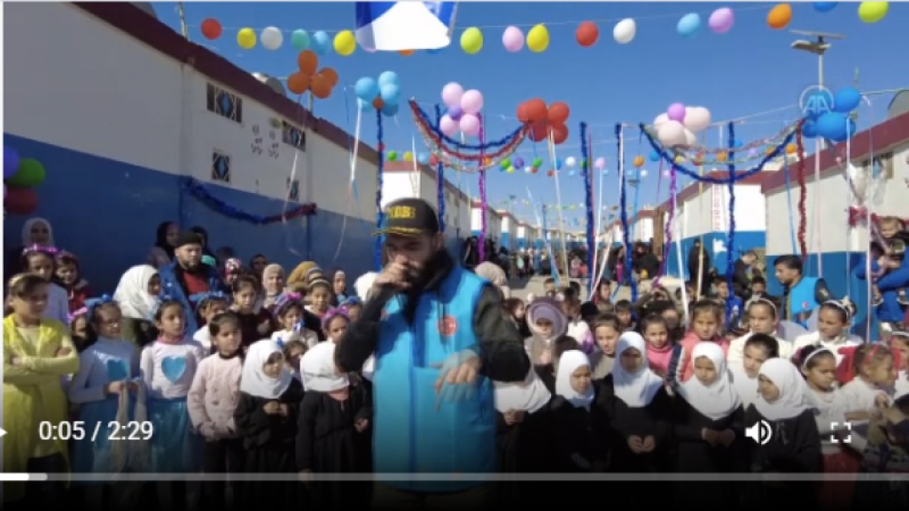 Resul Aydemir Dünya barışı için yaptığı şarkısını Suriyeli çocuklarla söyledi
